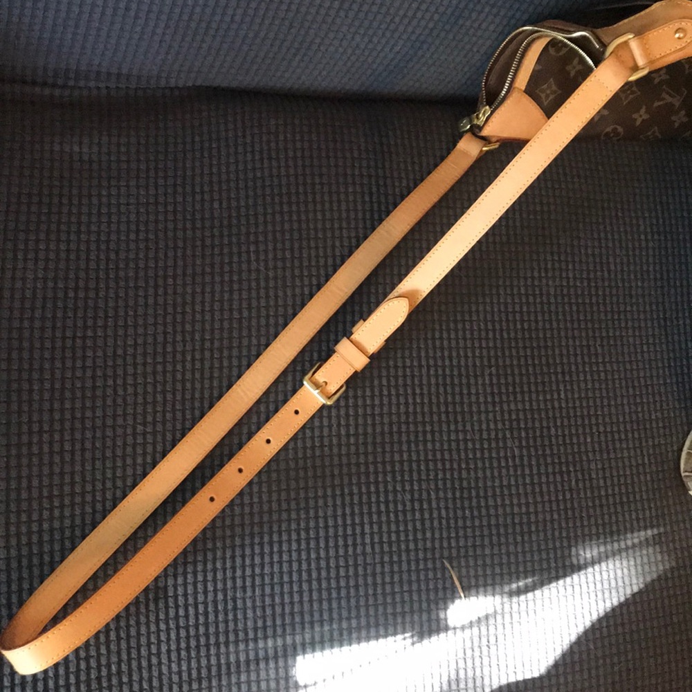Louis Vuitton - Picture 6 of 8